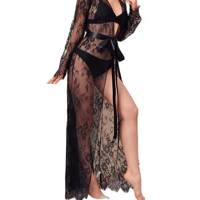 Jubah renda hitam seksi
